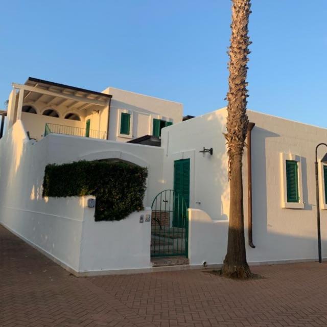Salento - Accogliente Villetta Vacanze In Villaggio Con Piscina Vicino A Torre Lapillo Esterno foto